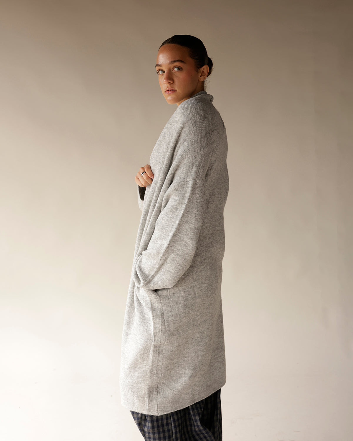COMFY SEASON LONG SWEATER X LIGHT GRAY