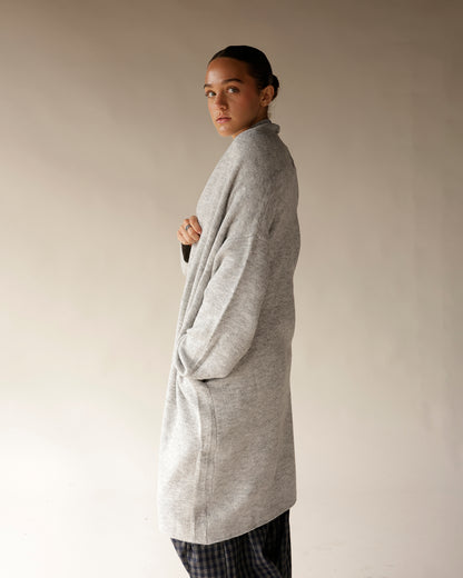 COMFY SEASON LONG SWEATER X LIGHT GRAY