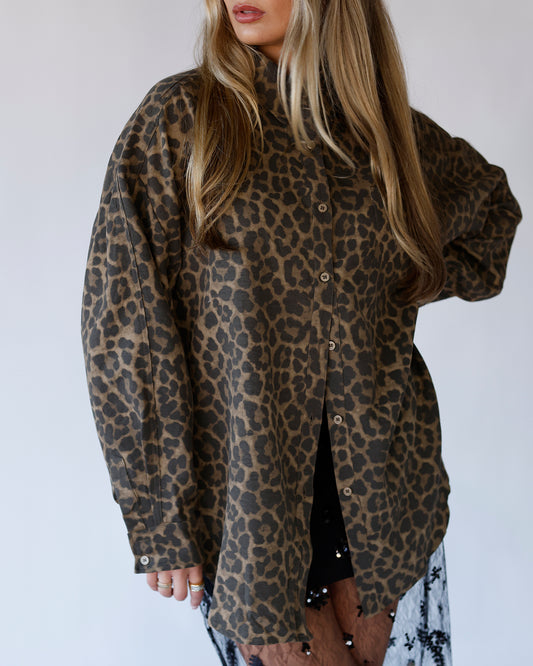 leapord top button up girls night holiday outfit ideas 