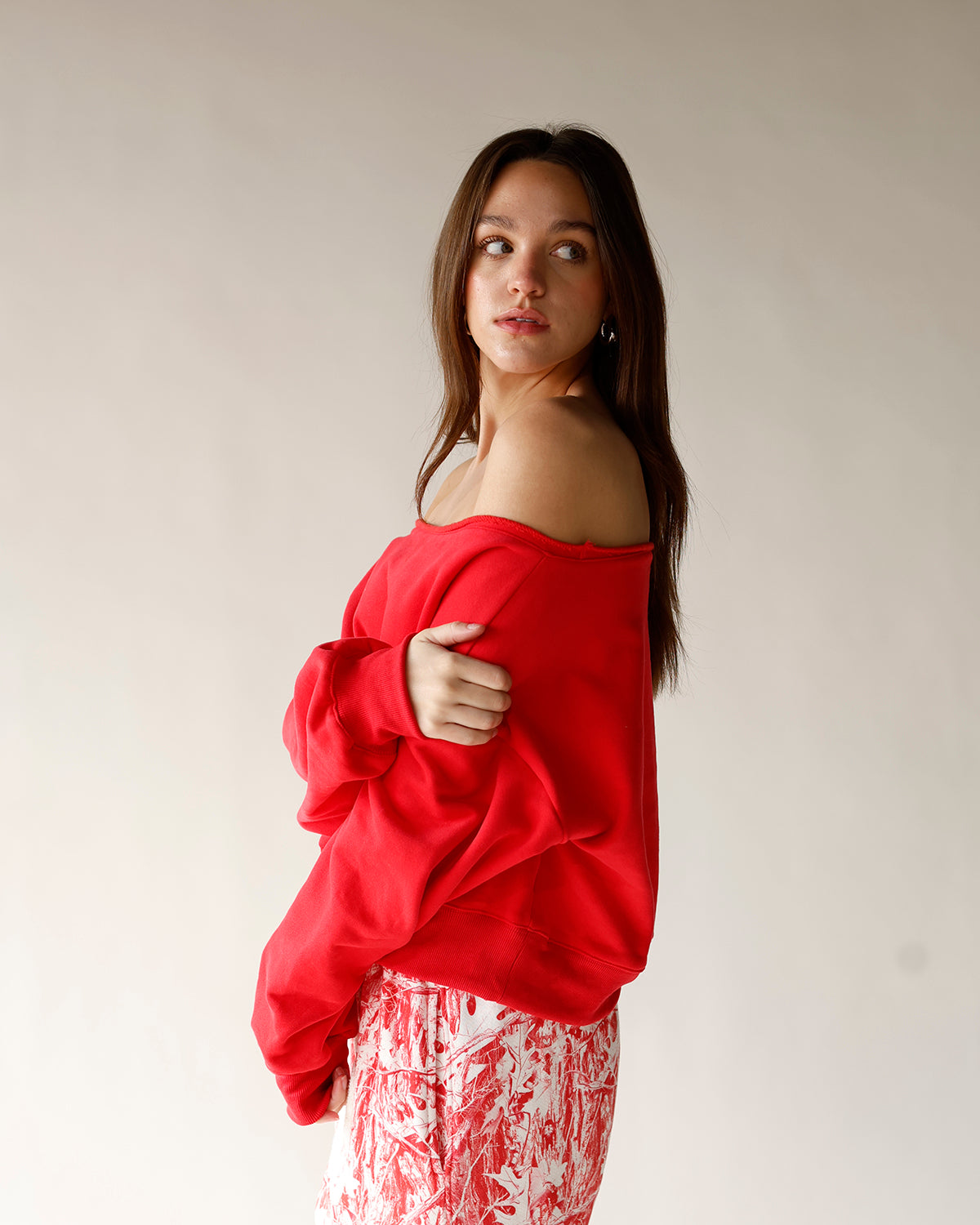 FIRESIDE OFF THE SHOULDER SWEATSHIRT X RED