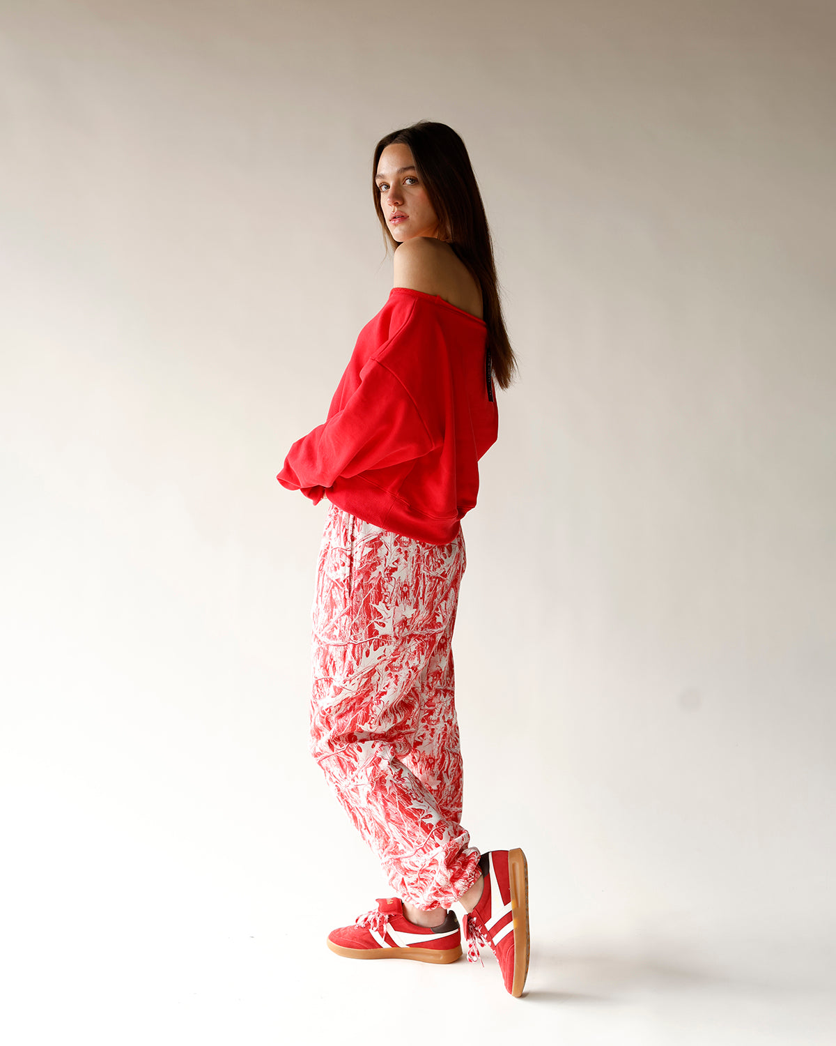 FIRESIDE OFF THE SHOULDER SWEATSHIRT X RED