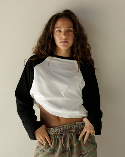 black baseball tee, raglan tshirt, GameDay outfit inspo, trending tops for fall