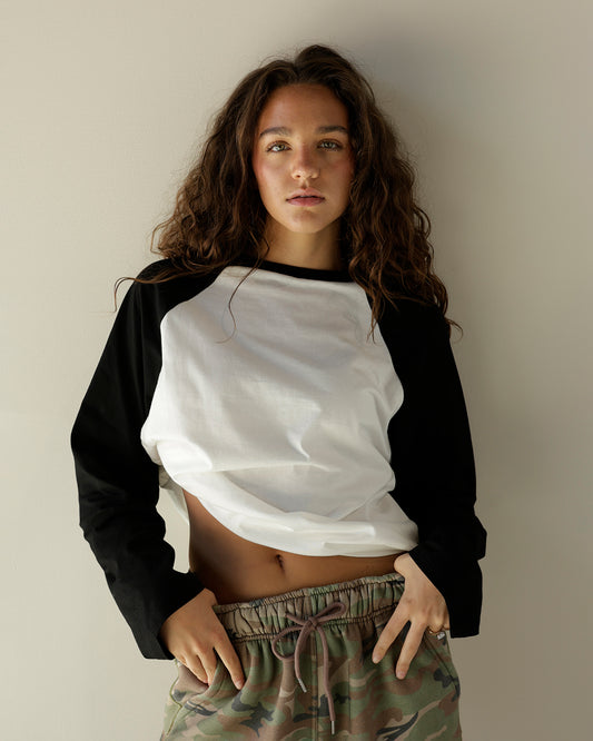 black baseball tee, raglan tshirt, GameDay outfit inspo, trending tops for fall