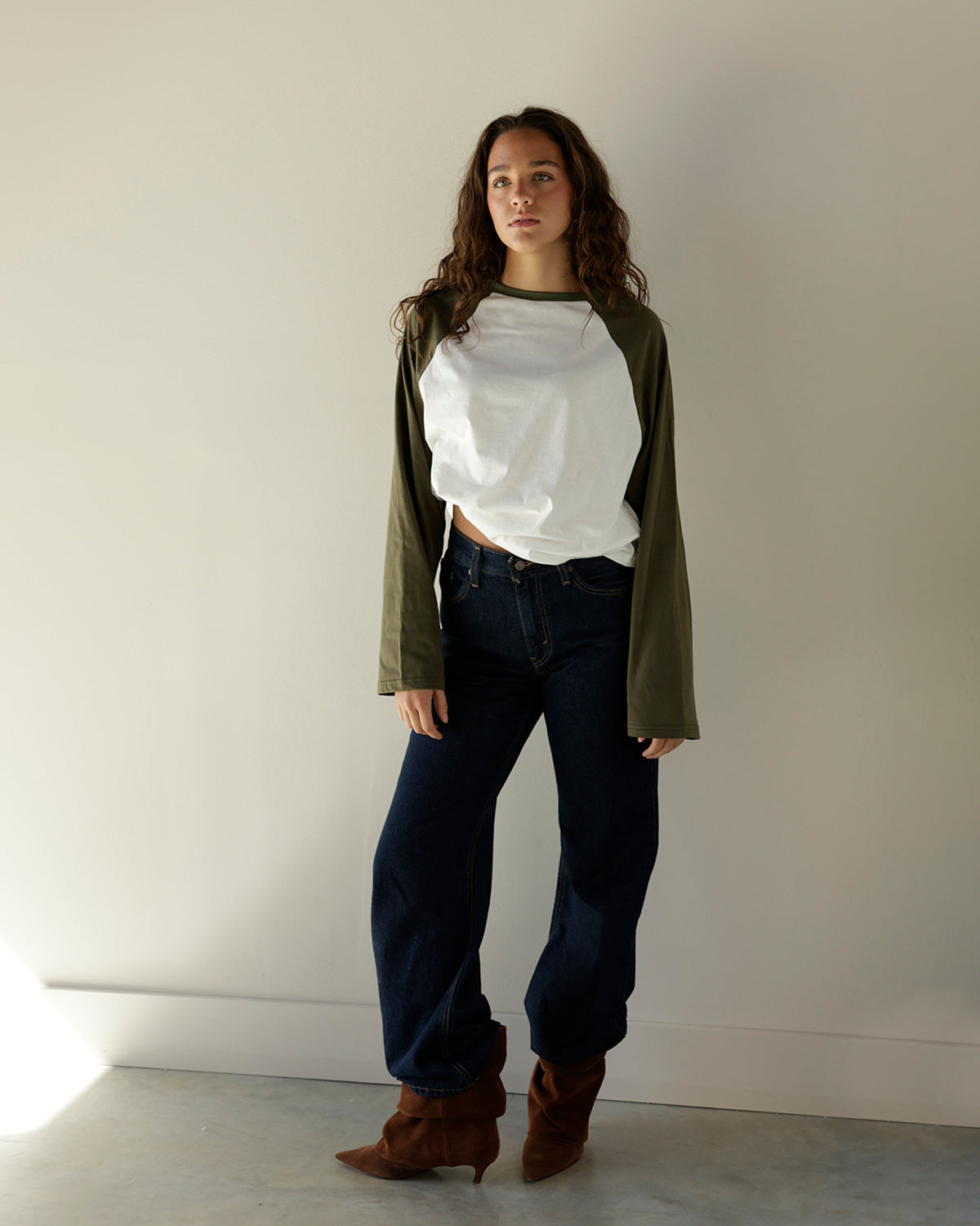 HIP COVETED RAGLAN TEE X OLIVE GREEN