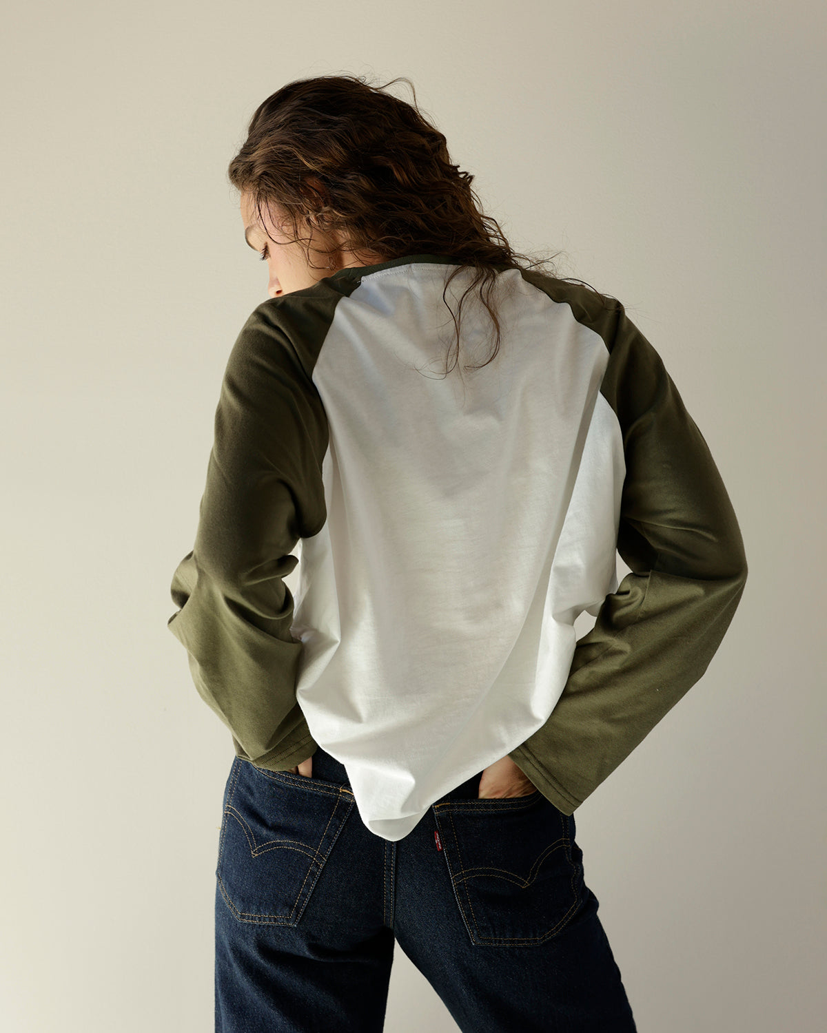 HIP COVETED RAGLAN TEE X OLIVE GREEN