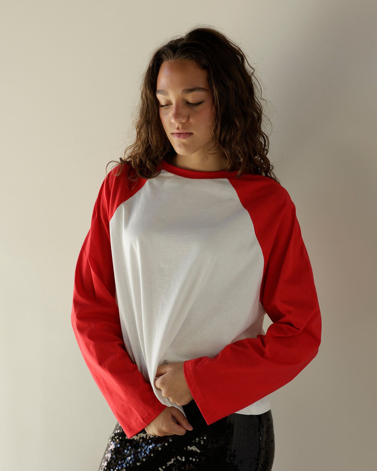 HIP COVETED RAGLAN TEE X RED