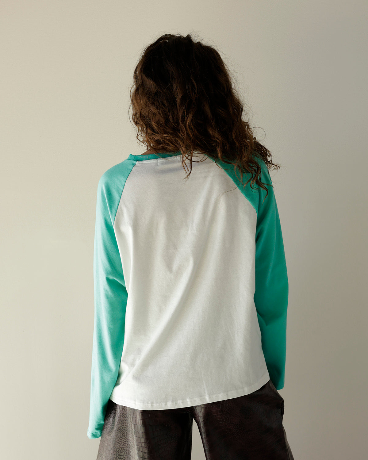 HIP COVETED RAGLAN TEE X TURQUOISE