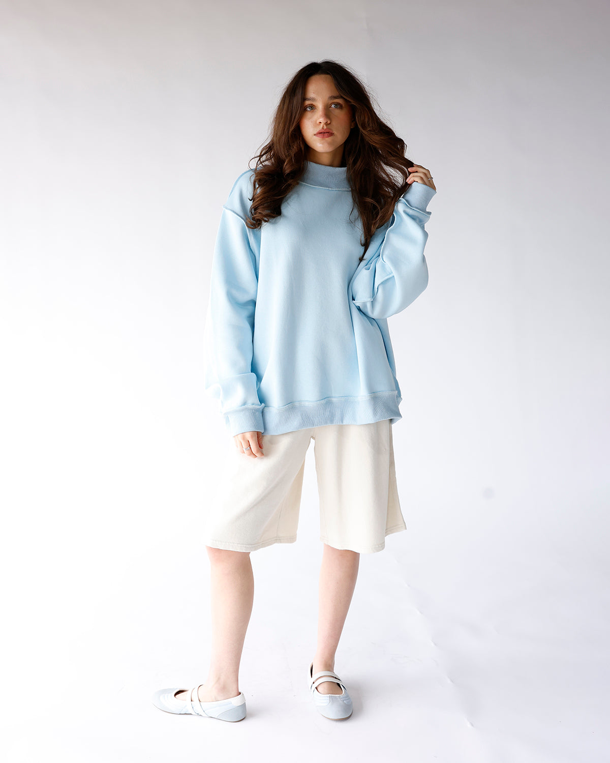 ESSENTIAL MOCK NECK SWEATSHIRT X LIGHT BLUE