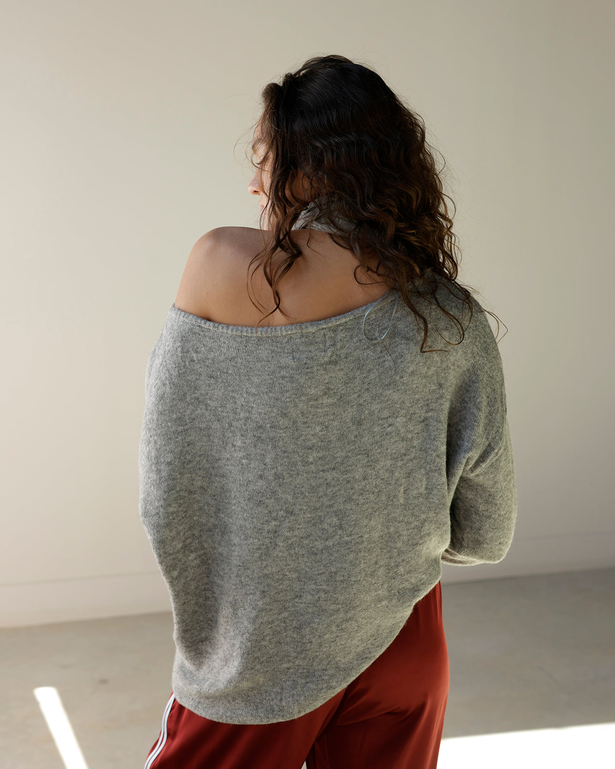 OFF THE SHOULDER GRAY SWEATER