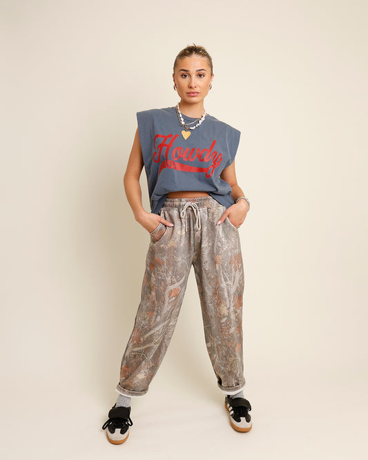 HIP CRUSHING ON CAMO BARREL SWEATS