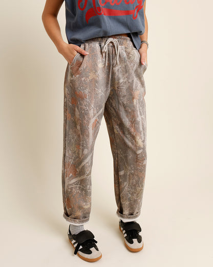 HIP CRUSHING ON CAMO BARREL SWEATS