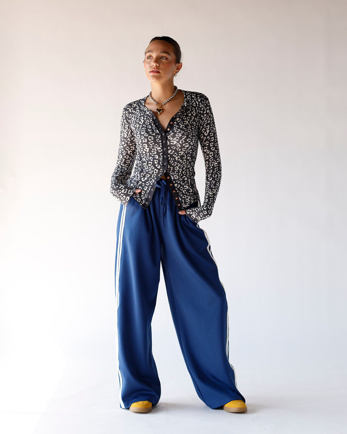 FREE PEOPLE GOING PLACES PRINTED CARDI X CHARCOAL COMBO