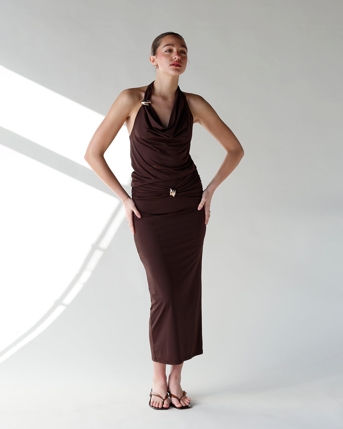 CARAMEL GLOW HALTER TOP