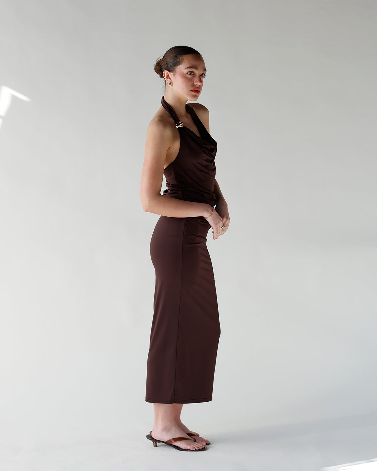 CARAMEL GLOW HALTER TOP