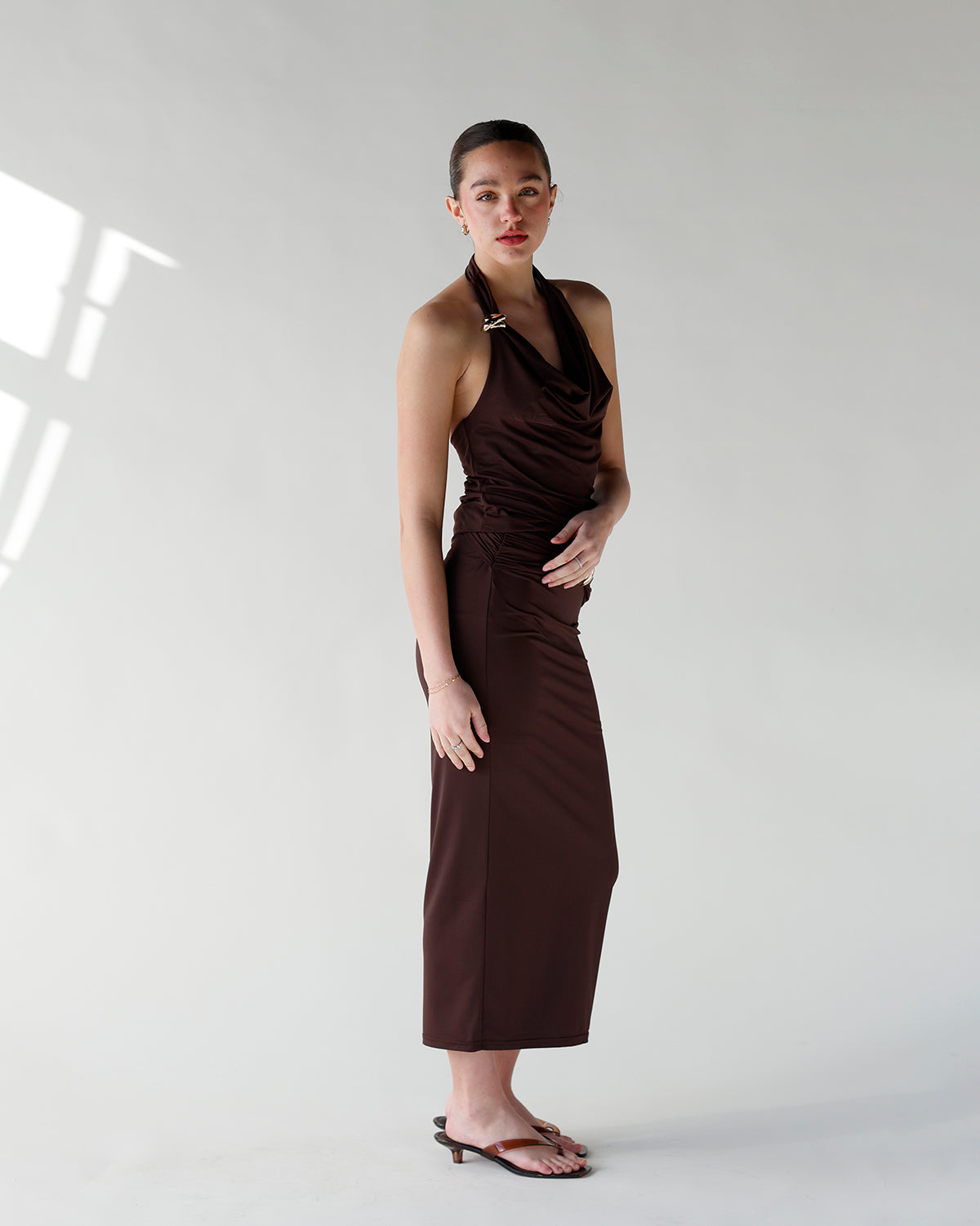 CARAMEL GLOW HALTER TOP