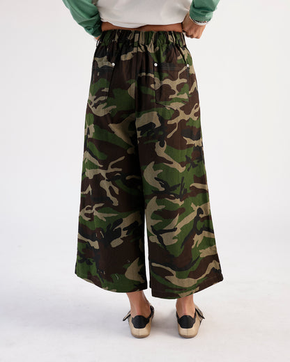Wide-leg camouflage culottes with elastic waist, green brown black camo pattern