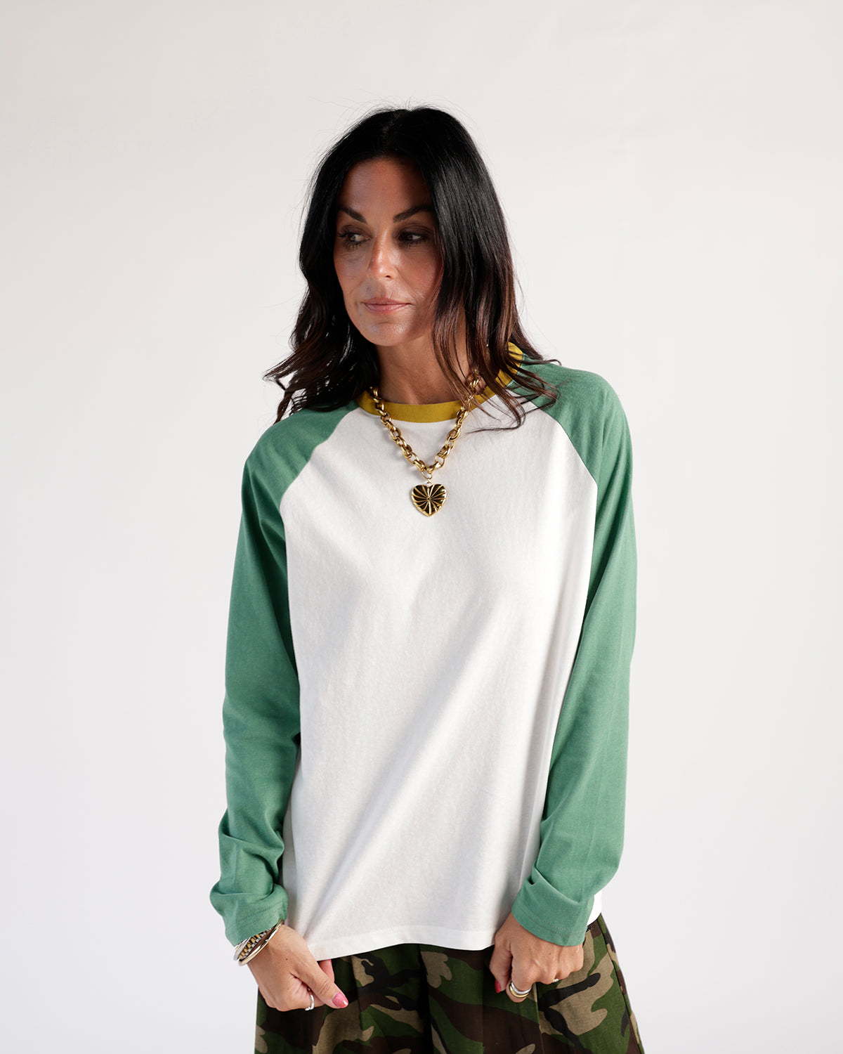 Add a retro-cool vibe to your casual wear with our white and green, color-block raglan long-sleeve tee. Perfect for everyday dressing and versatile styling.