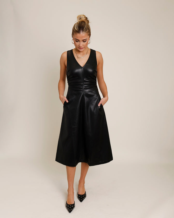 ASTR THE LABEL OMAIRA MIDI DRESS