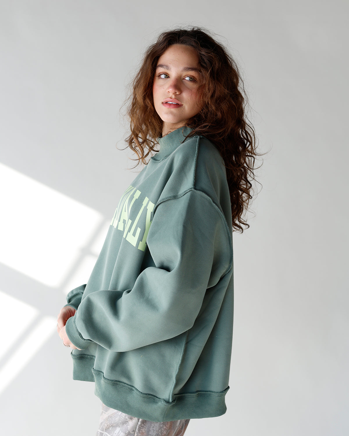DILLY DALLY MOCK NECK SWEATSHIRT X GREEN