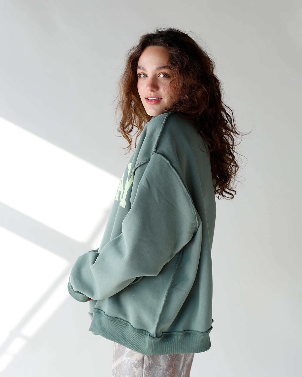 DILLY DALLY MOCK NECK SWEATSHIRT X GREEN