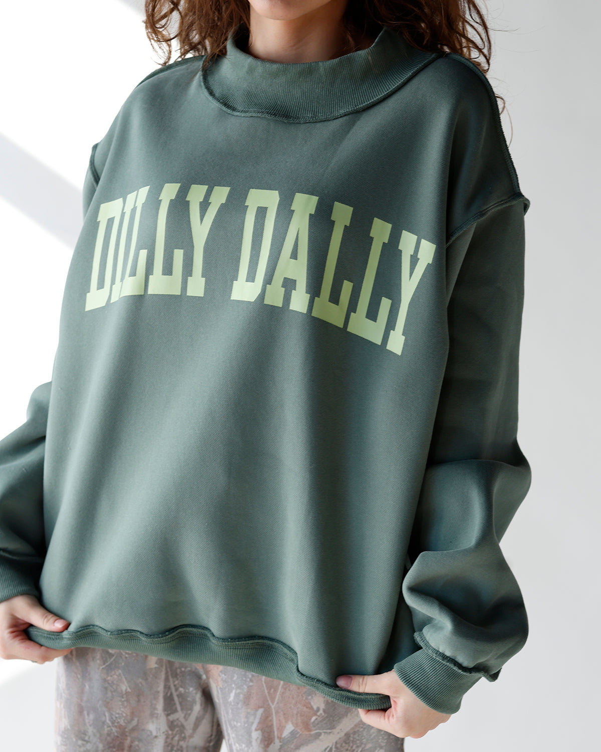 DILLY DALLY MOCK NECK SWEATSHIRT X GREEN