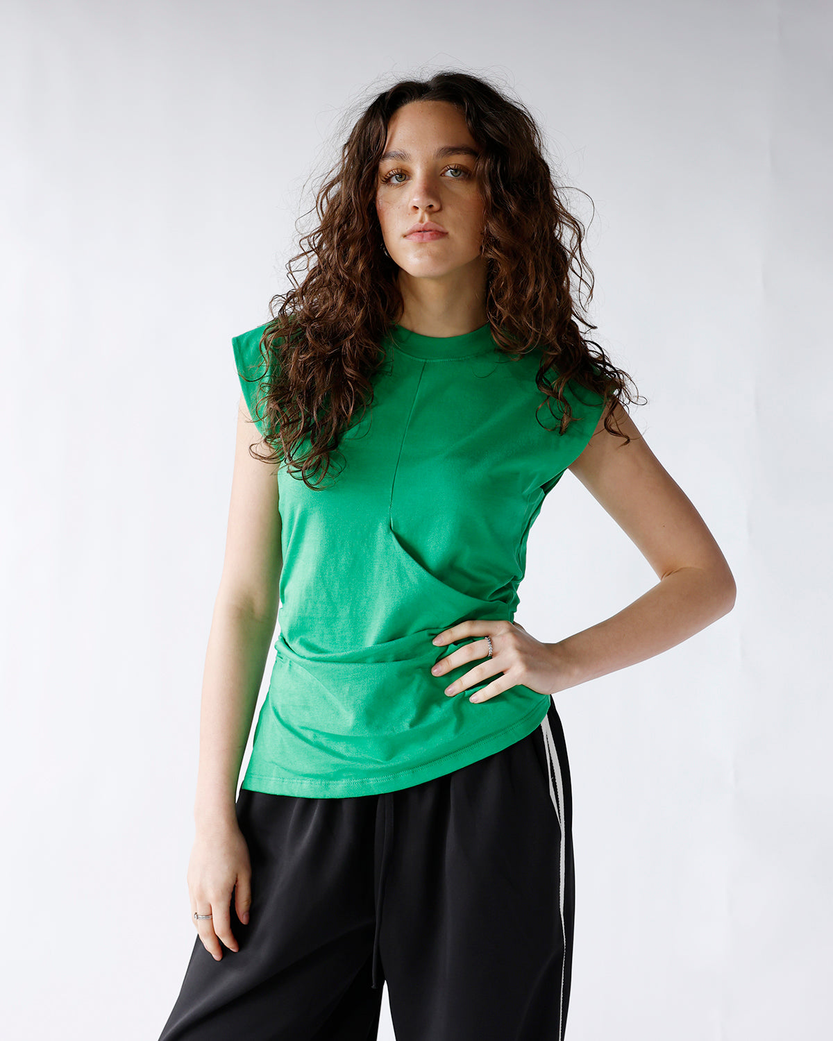 PISTOLA NYA DRAPED TEE X MANTIS