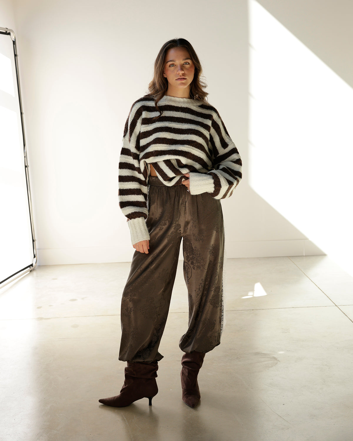 HARTFORD BROWN + WHITE STRIPED SWEATER