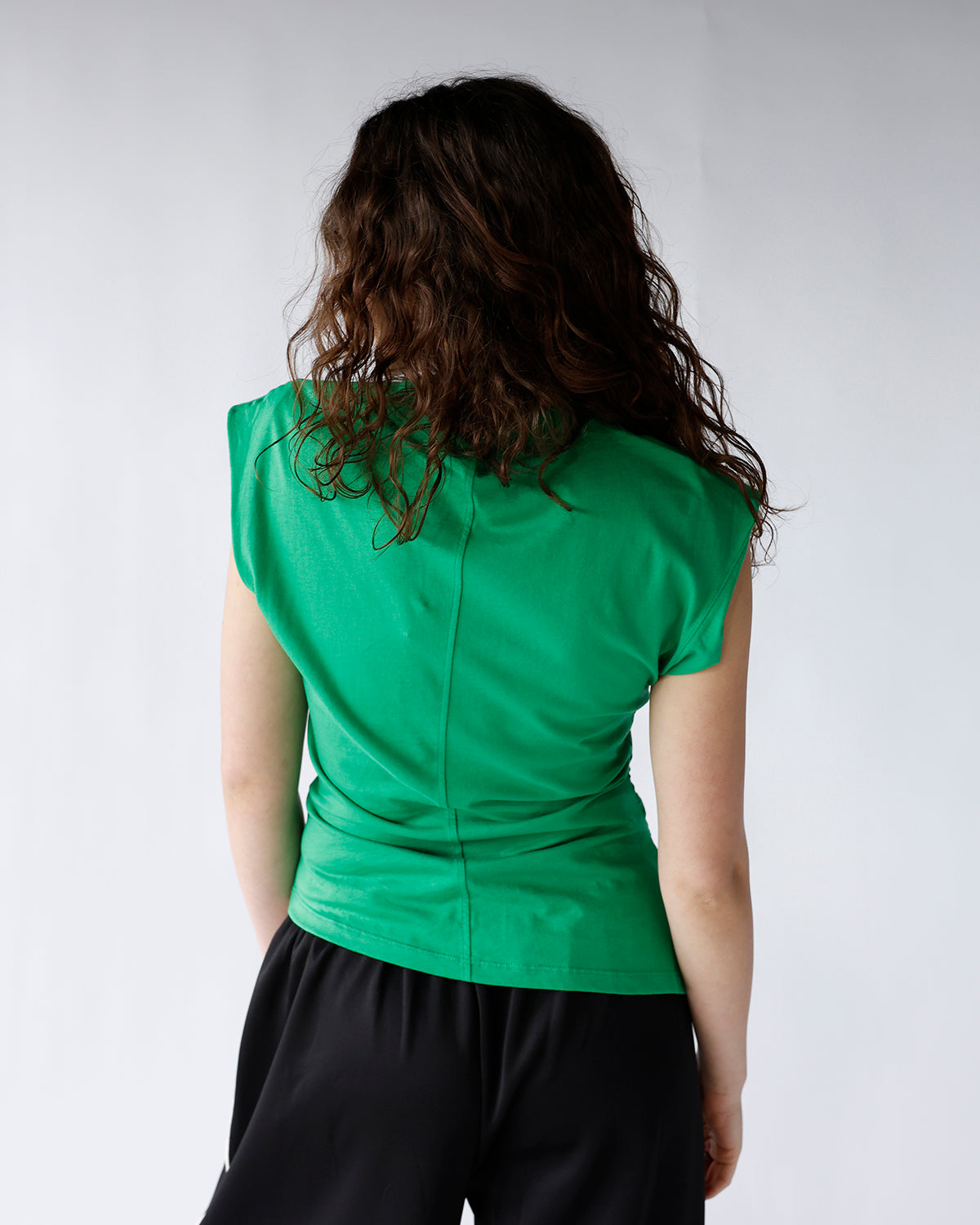 PISTOLA NYA DRAPED TEE X MANTIS