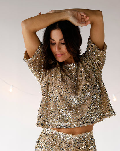 gold sequin top nye outfit holiday outfits glamourous outfits for the holidays fun top for holiday party cocktail party 