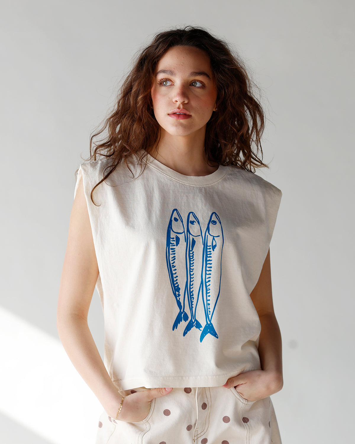 THREE LITTLE FISH MUSCLE TEE