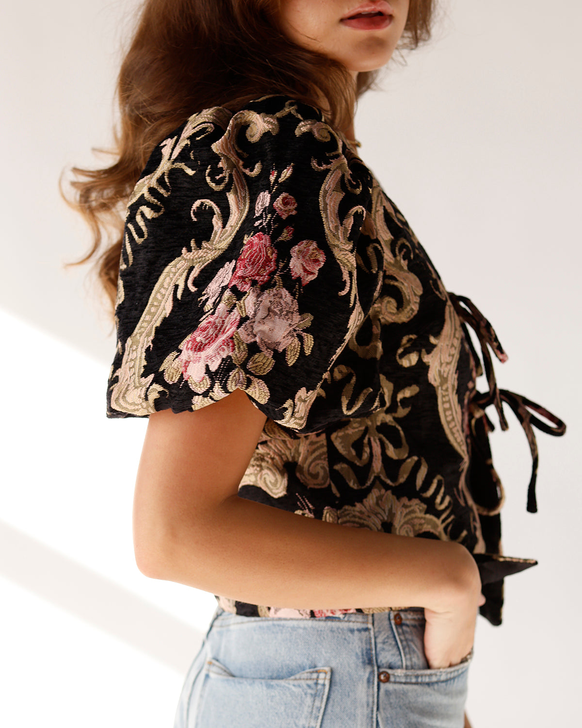 GENEVIEVE PUFF SLEEVE TIE-FRONT TOP