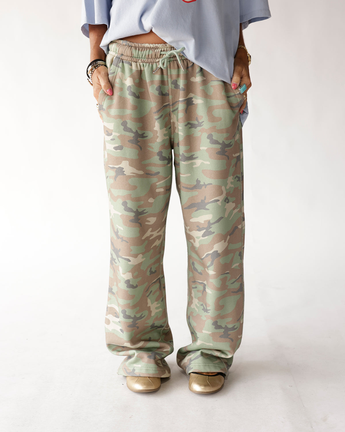 Oversized wide-leg camo sweatpants with elastic drawstring waist and side pockets
