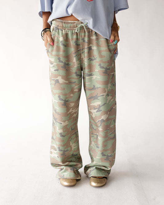 Oversized wide-leg camo sweatpants with elastic drawstring waist and side pockets