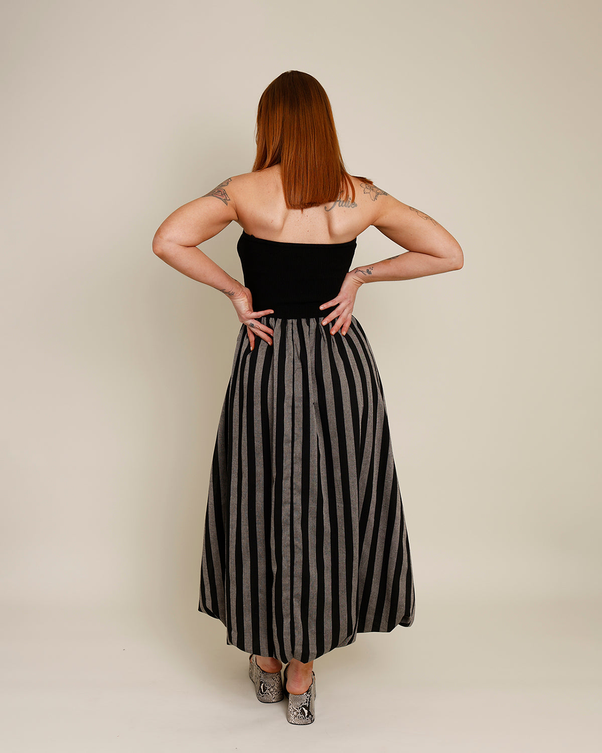EVELYN STRAPLESS STRIPED BUBBLE HEM MIDI DRESS