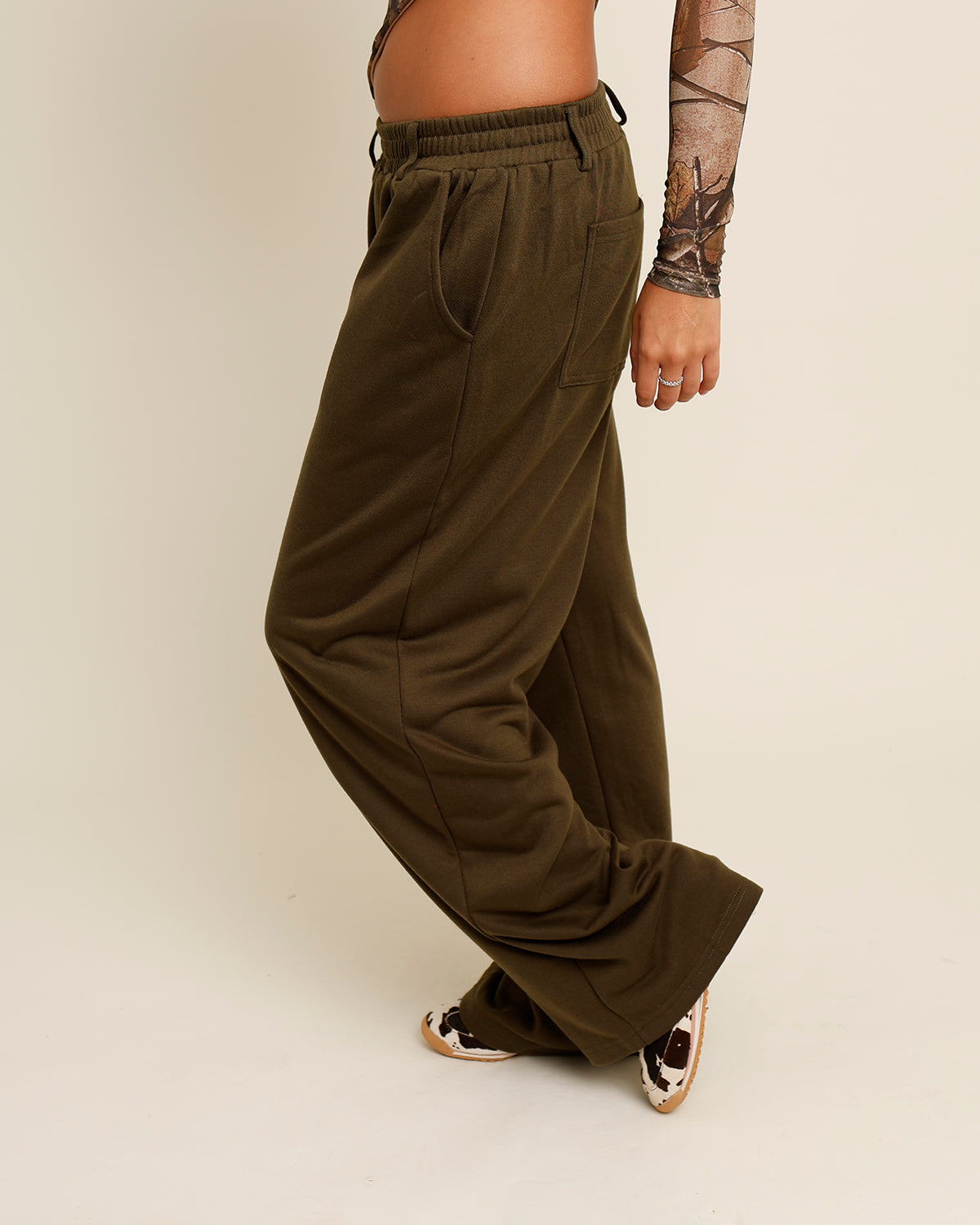LAID-BACK LUXE SWEATPANTS X OLIVE