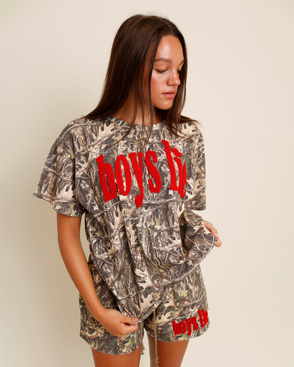 BOYS LIE MANHUNT BOYFRIEND TEE