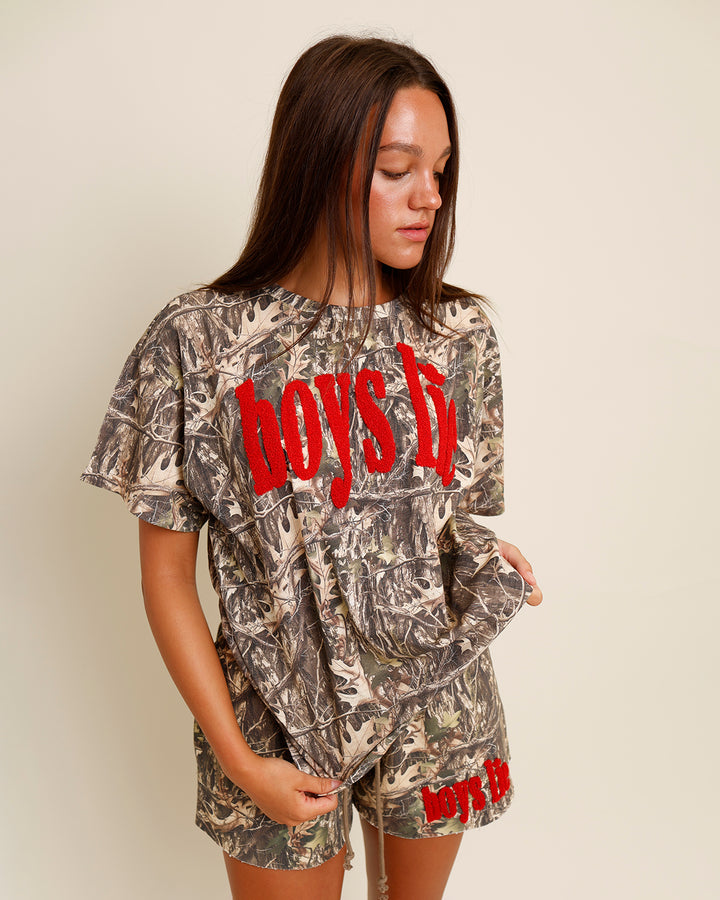 BOYS LIE MANHUNT BOYFRIEND TEE