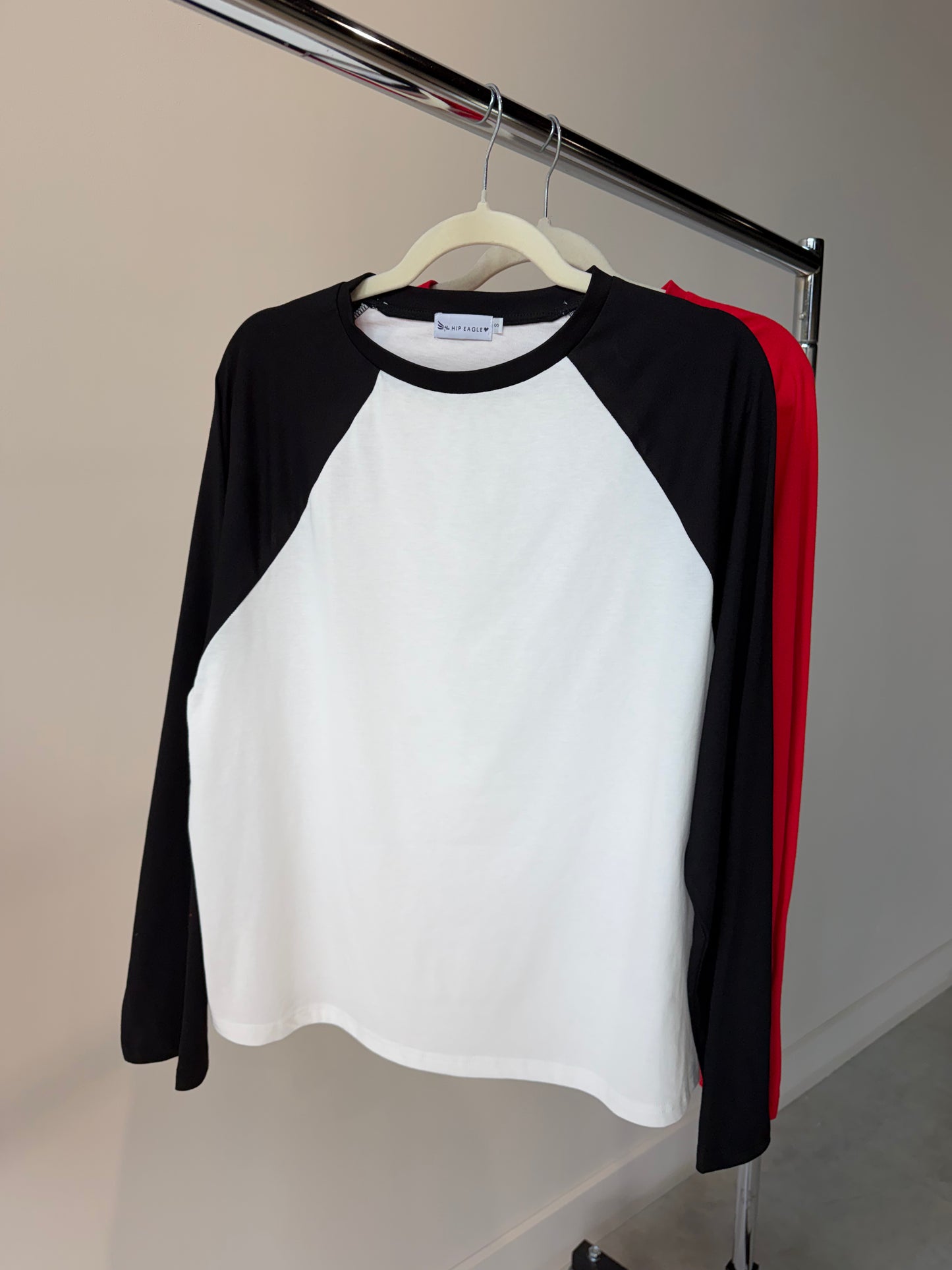 HIP COVETED RAGLAN TEE X BLACK
