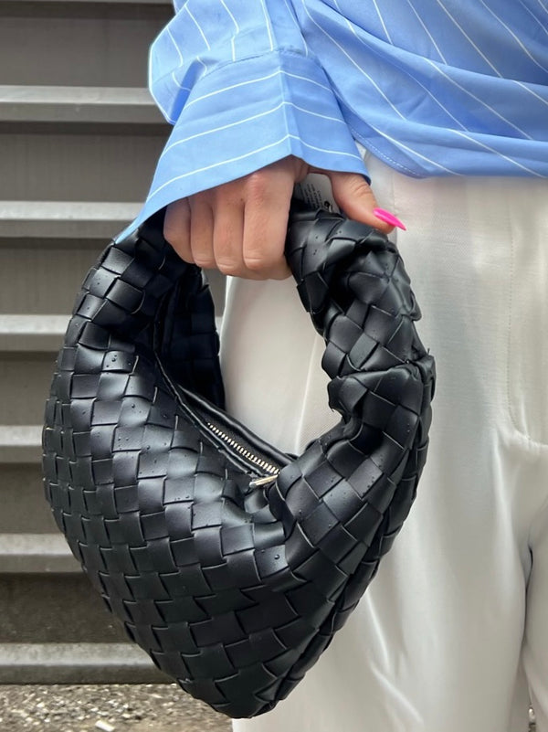SOLID BLACK / KELLY GREEN WOVEN CLUTCH - THE HIP EAGLE BOUTIQUE
