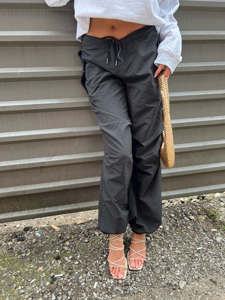 ON DECK BLACK BALLOON CARGO PANT - THE HIP EAGLE BOUTIQUE