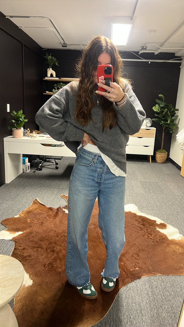 low rise baggy jeans with sweatshirt outfit