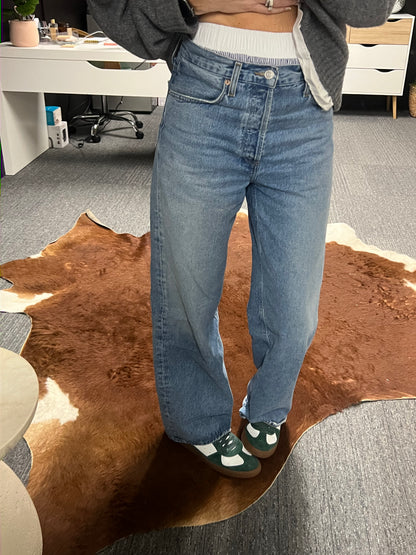 low rise baggy jeans with sweatshirt outfit