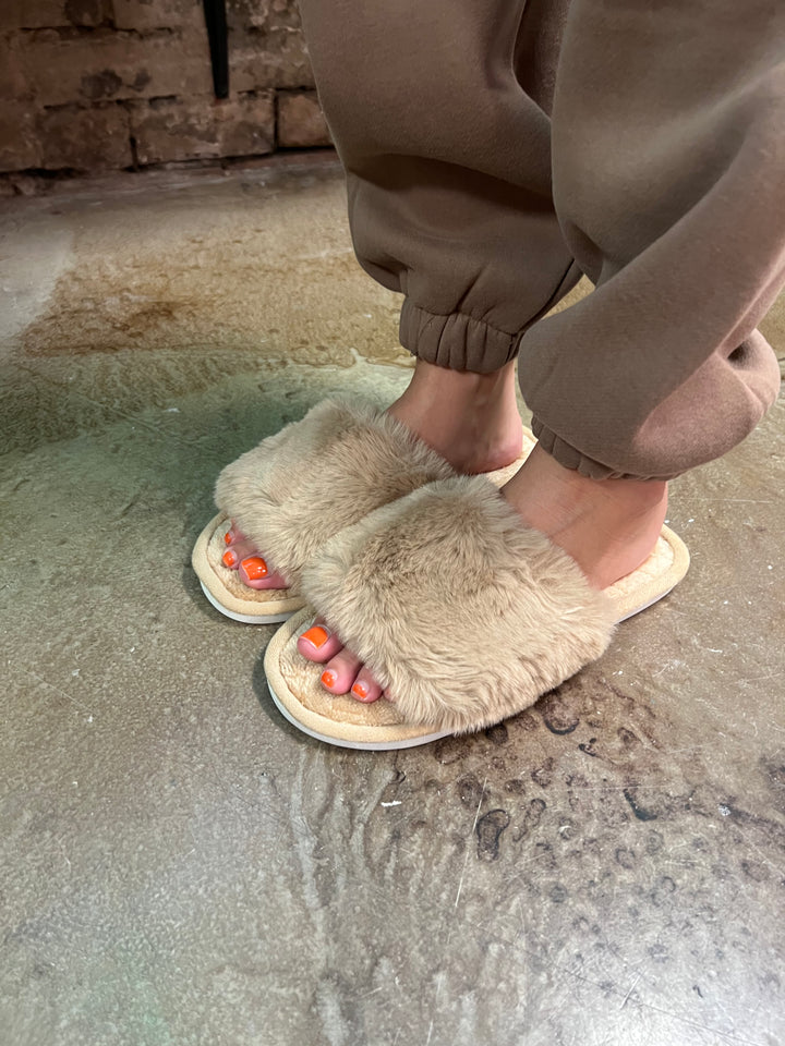 BEIGE FLUFFY HOUSE SLIPPERS - THE HIP EAGLE BOUTIQUE