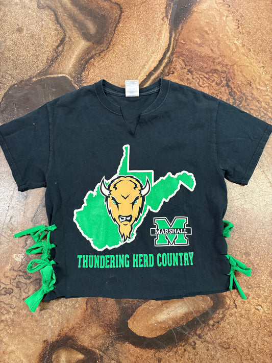 BLEACHER BABE X MU COUNTRY TEE