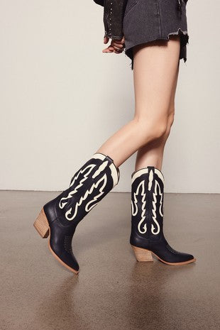 WALK ALL OVER YOU BOOT X BLACK