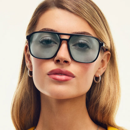QUAY ON THE FLY SUNNIES X BLACK AQUA