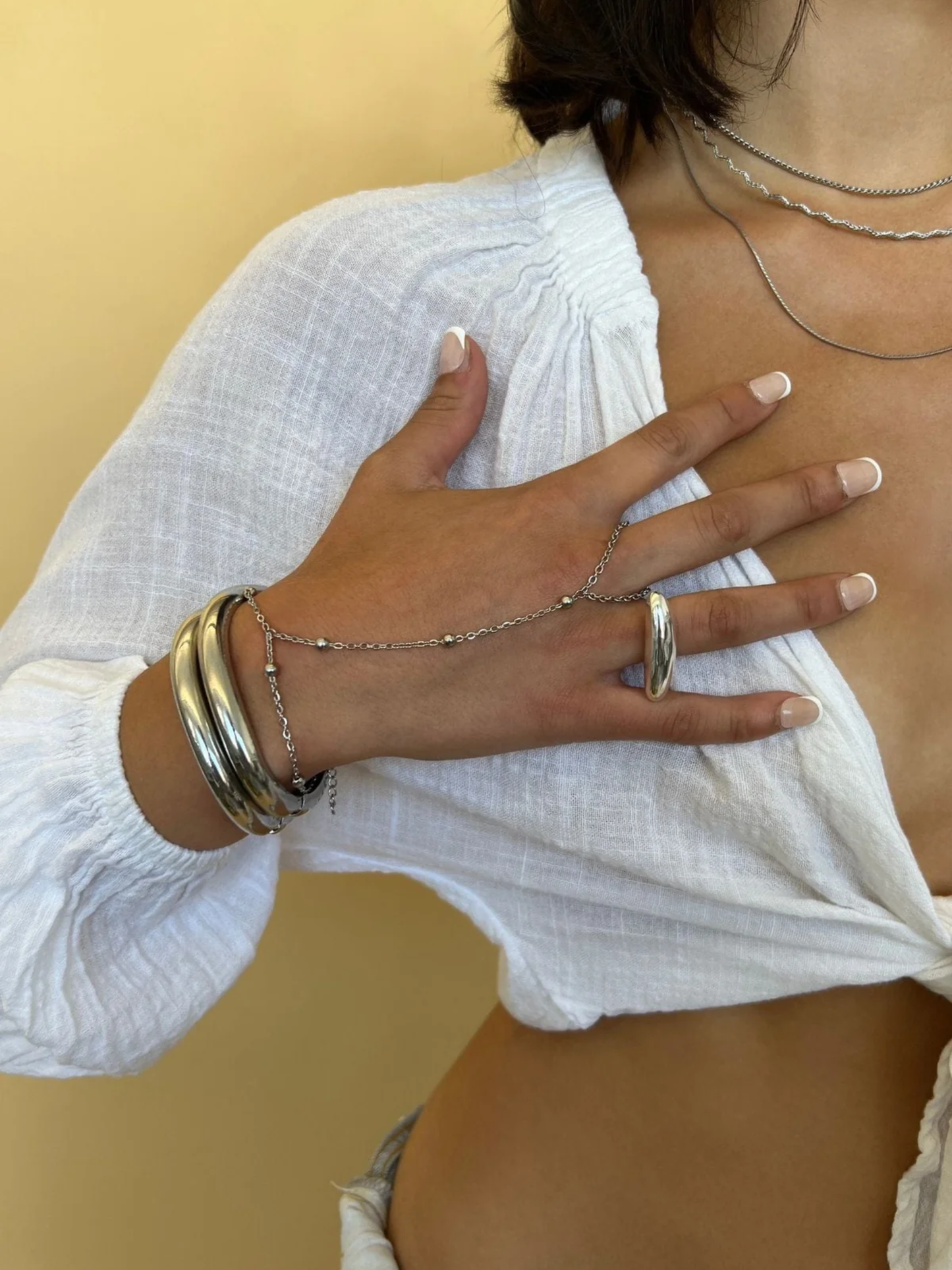 PETIT MOMENTS SOL HAND CHAIN BRACELET X SILVER