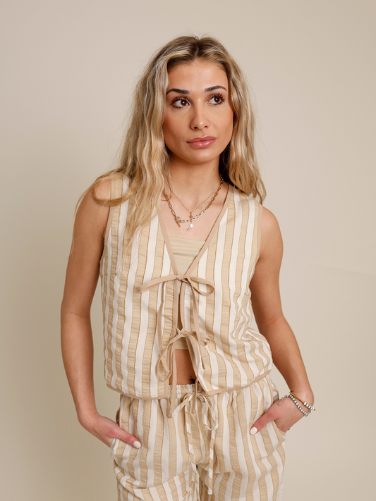 LINE AND DOT MONACO TIE FRONT TOP