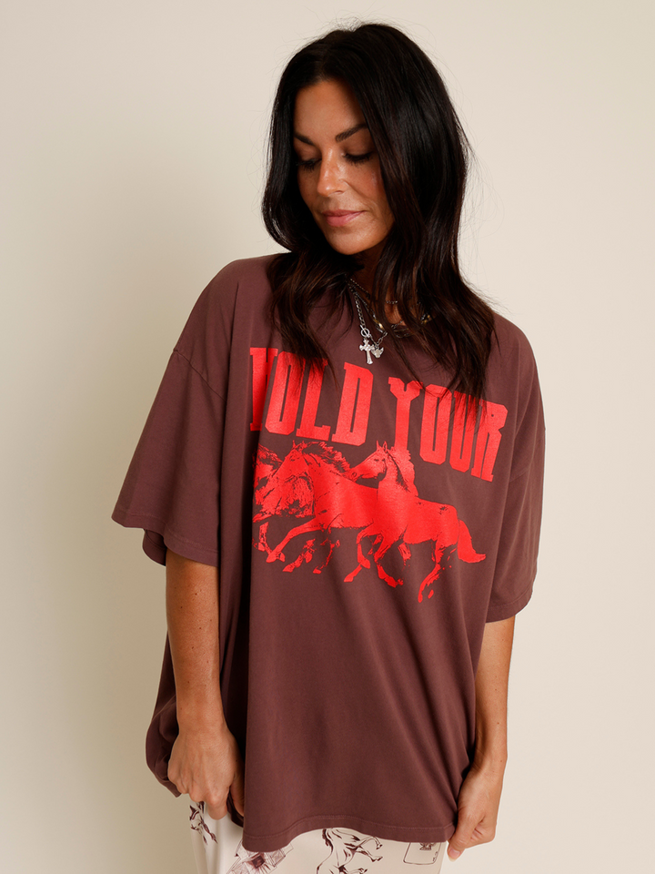 daydreamer brown and red hold your horses one size graphic tee