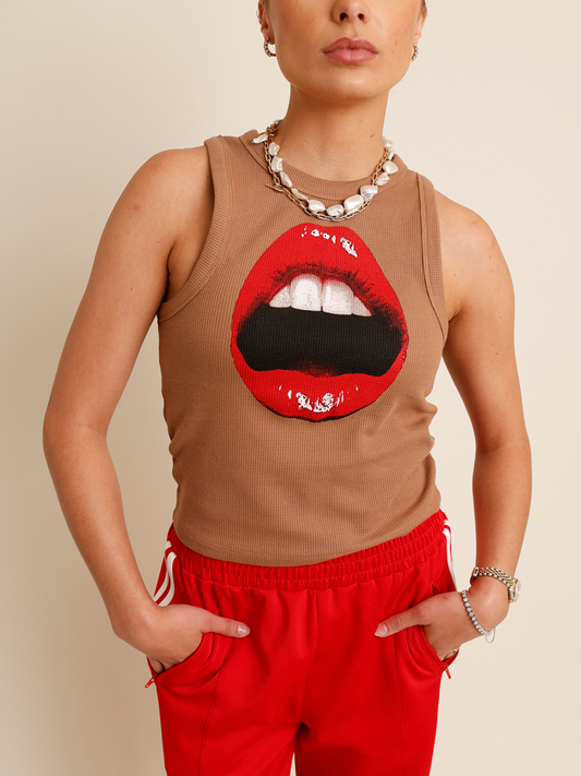 ribbed brown tank with red lip graphic